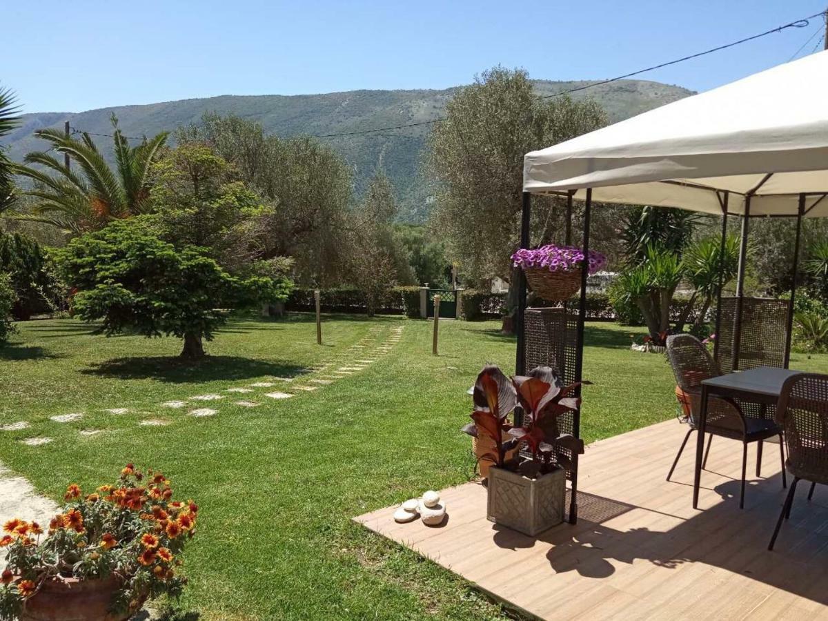 פלטאריה Sunny Garden Villa מראה חיצוני תמונה